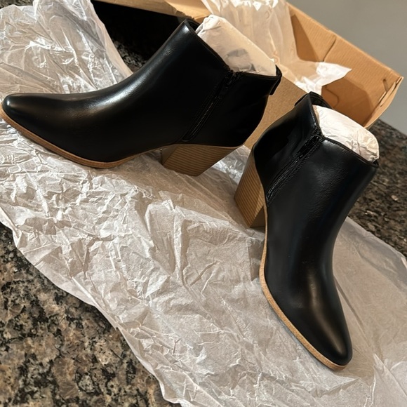 Just Fab black Caviar ankle boot NIB 7 - Picture 3 of 8